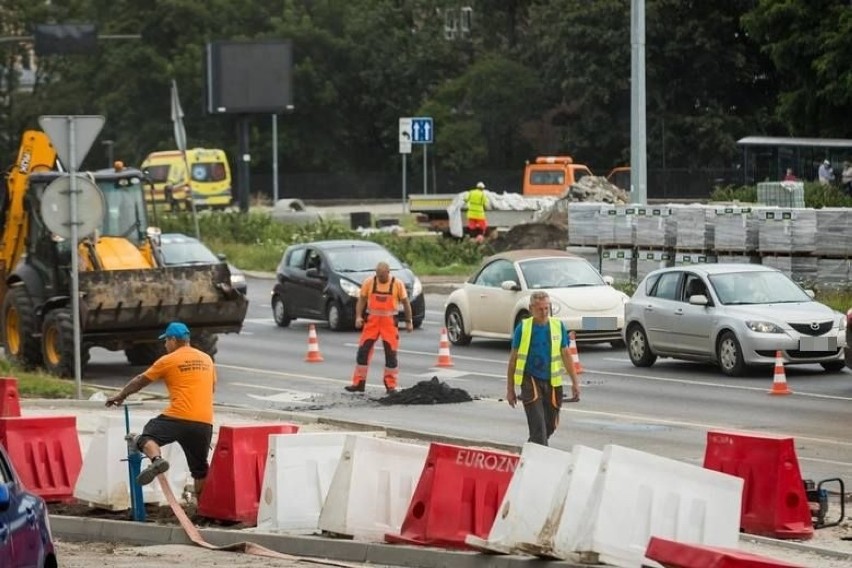 Przy Kruszwickiej powstały już drogi rowerowe po obu...