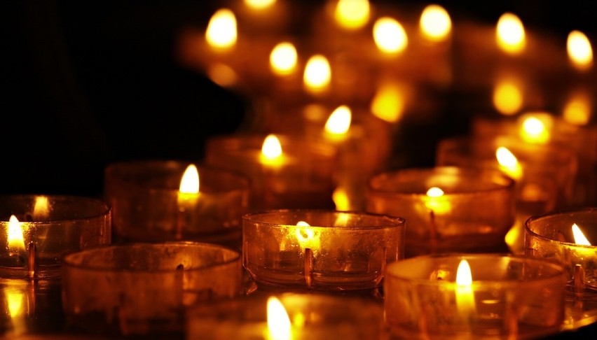 Dzień Covidowej Żałoby Narodowej. 3 grudnia upamiętnią ofiary pandemii. "Ubierz się na czarno, o godz. 18 zapal świeczkę"