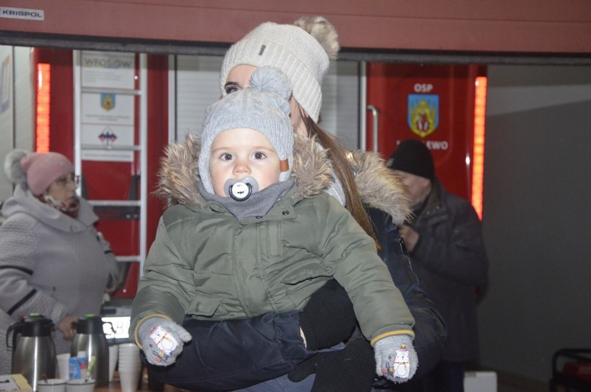 W Kąkolewie czuć już święta! Mieszkańcy wspólnie zapalili...