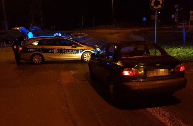 Zielona Góra. Kierowca pił piwo w samochodzie. Świadkowie go zatrzymali przy ul. Botanicznej i wezwali policję.