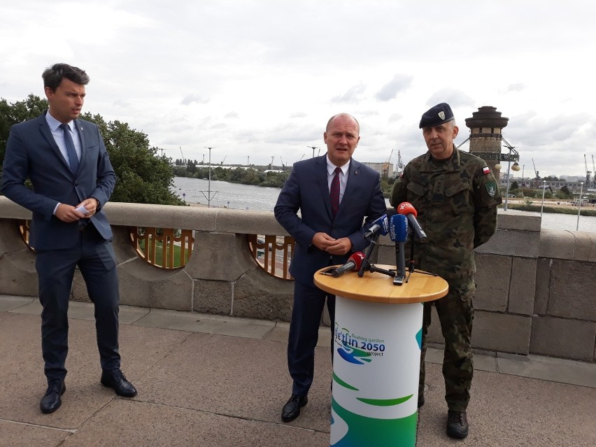 W konferencji prasowej na temat obchodów 20-lecia korpusu...