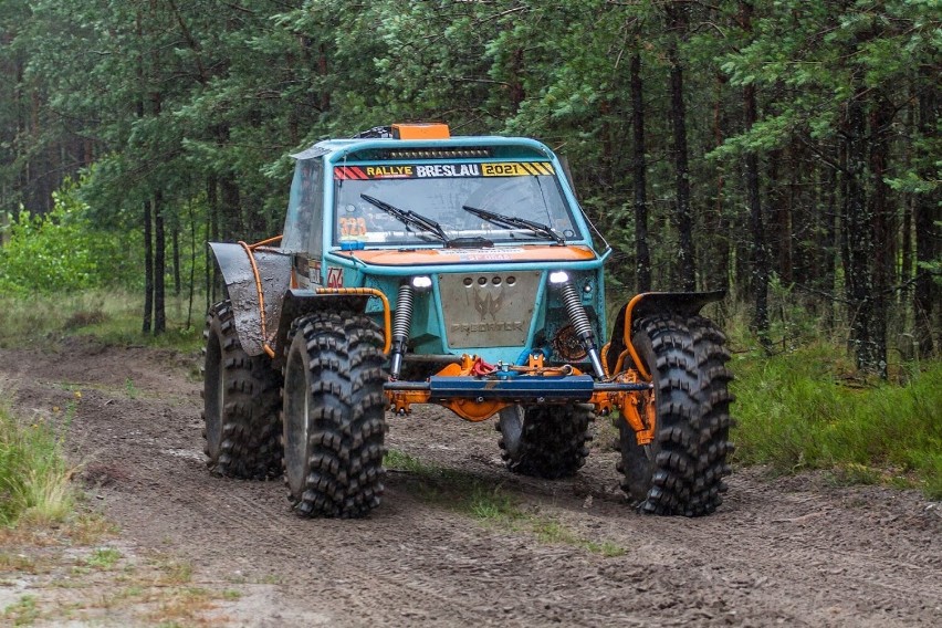 Rallye Breslau 2021 na drogach i bezdrożach wokół Bornego Sulinowa i Czarnoboru [zdjęcia]