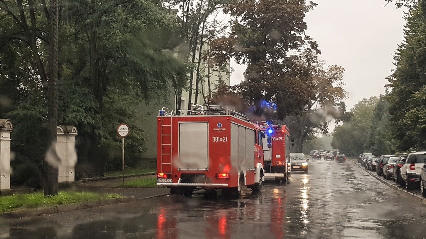 Alarm pożarowy w sądzie w Lesznie.  Ognia nie było, zadziałał jeden z czujników w piwnicy