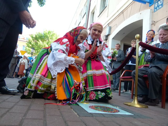 Bronisława Skwarna w 2012 roku podczas uroczystości odsłonięcia Łowickiej Gwiozdy