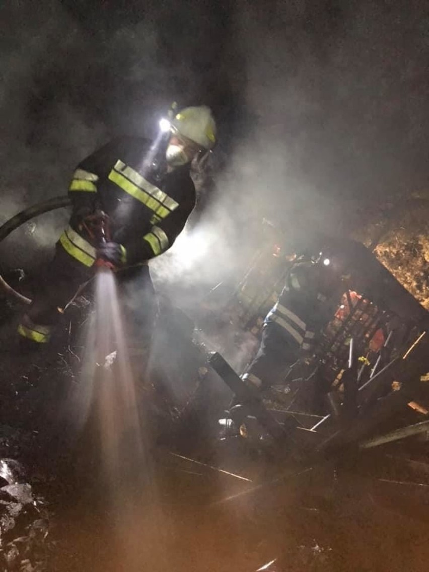 Działania strażaków na miejscu pożaru trwały kilka godzin