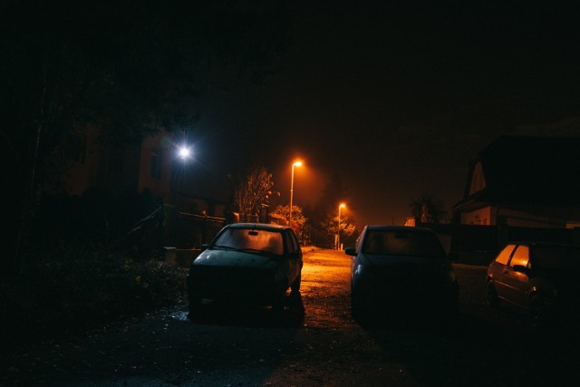 Rozbój na parkingu w Chełmie. Grozili nożem i siekierą, ukradli radio i  głośnik | Chełm Nasze Miasto