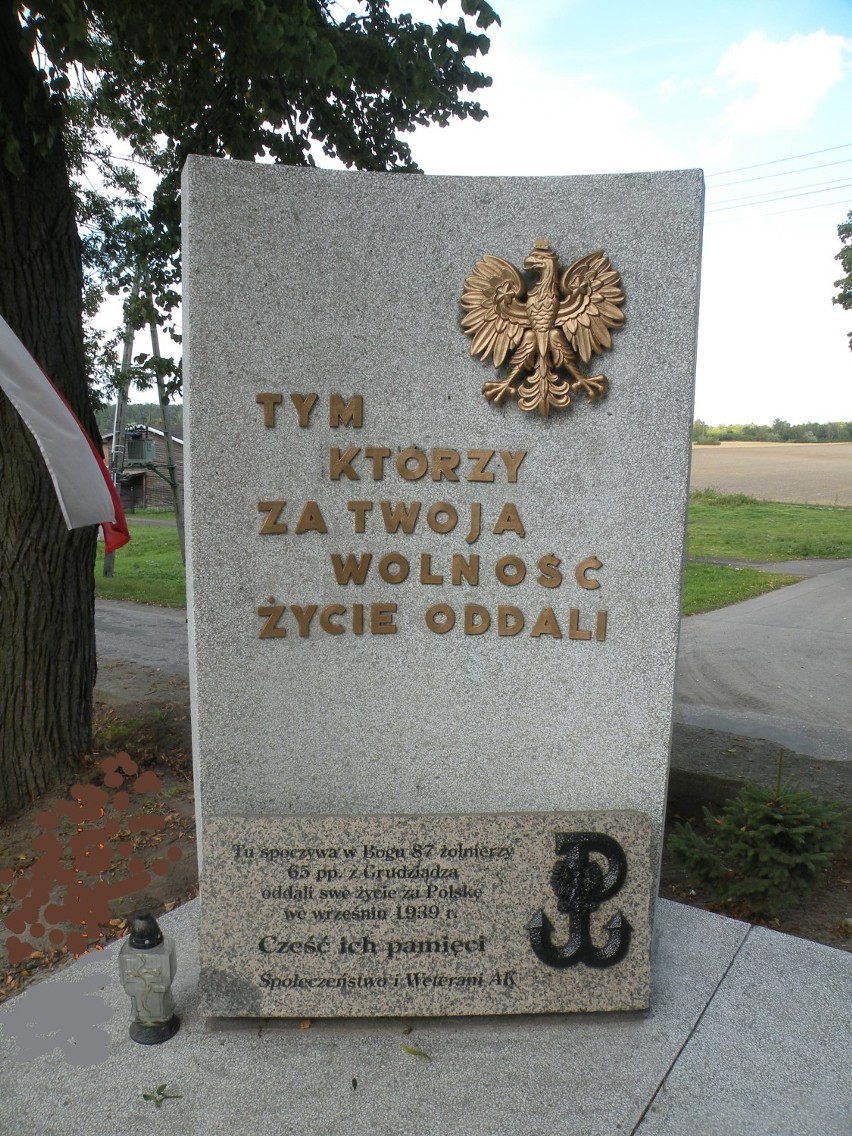 Dąbrówka Królewska - zbiorowy grób poległych we wrześniu...
