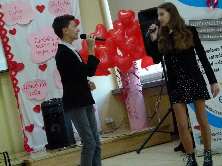 Walentynkowe piosenki w w Zespole Szkół Zawodowych nr 1 w Zduńskiej Woli
