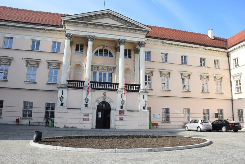 Pałac Komisji Województwa Kaliskiego  (gubernatorski) to...