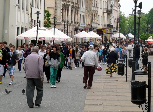 W samo południe Krakowskie Przedmieście zapełniło się mieszkańcami Lublina