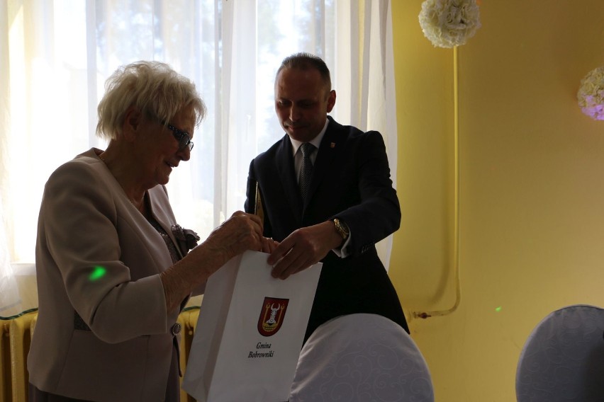Pani Hieronima skończyła 90-lat. Urodzinowe prezenty przekazała na rzecz gminy Bobrowniki