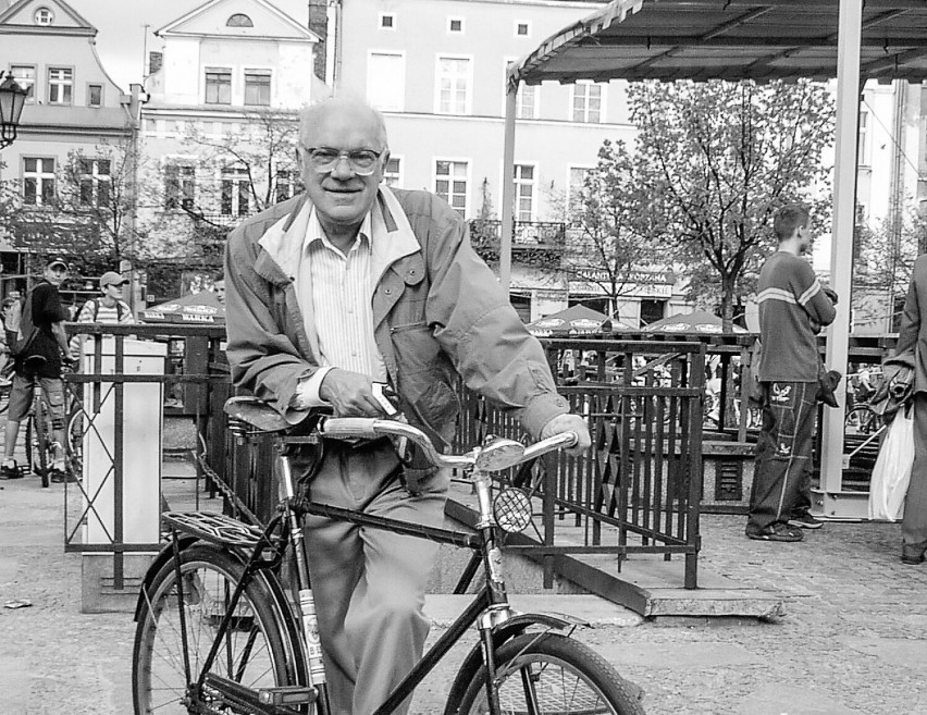 W wieku 86 lat zmarł Stefan Grys, wieloletni szef przedsiębiorstwa Akwawit. To dzięki jego wizji i staraniom Leszno miało przez lata pływalnię i hotel, które odwiedzali ludzie z całego kraju. W ubiegłym roku miasto urządziło mu specjalny benefis.
