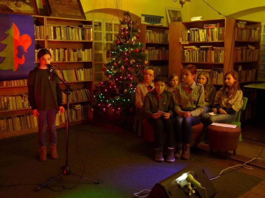 Koncert kolęd w pyzdrskiej bibliotece.