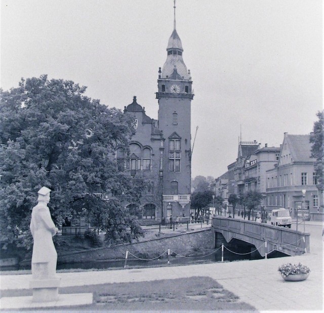 Tak wyglądało otoczenie pomnika Jana Kilińskiego we wrześniu 1974 r.