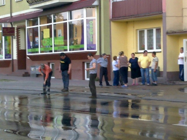 Ulica Armii Krajowej zalana. Zdjęcie Internauty