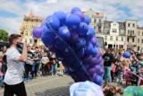 Gniezno. Rynek opanowały zabytkowe pojazdy i balony. To wszystko dla Olgi Miśkiewicz! [FOTO]