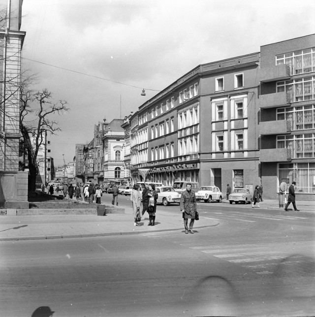 Opolskie miasta pół wieku temu. Na zdjęciu: Opole, ulica Krakowska widziana od strony ul. 1 Maja
