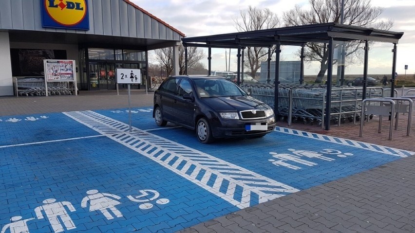 Widok nieprawidłowo zaparkowanych samochodów nikogo już nie...