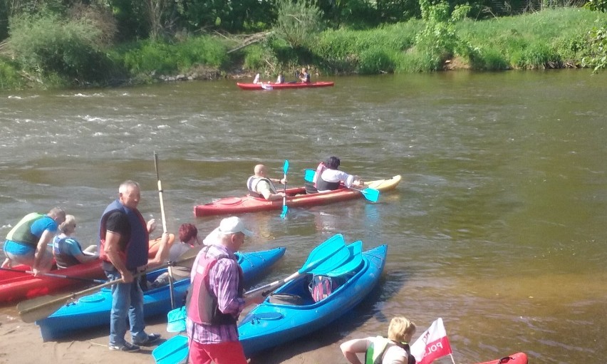 Niepodległościowy spływ kajakowy z Osjakowa do Konopnicy[ZDJĘCIA]