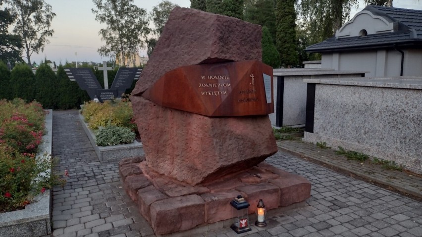 Obelisk pamięci Żołnierzy Niezłomnych i ofiar komunizmu na...