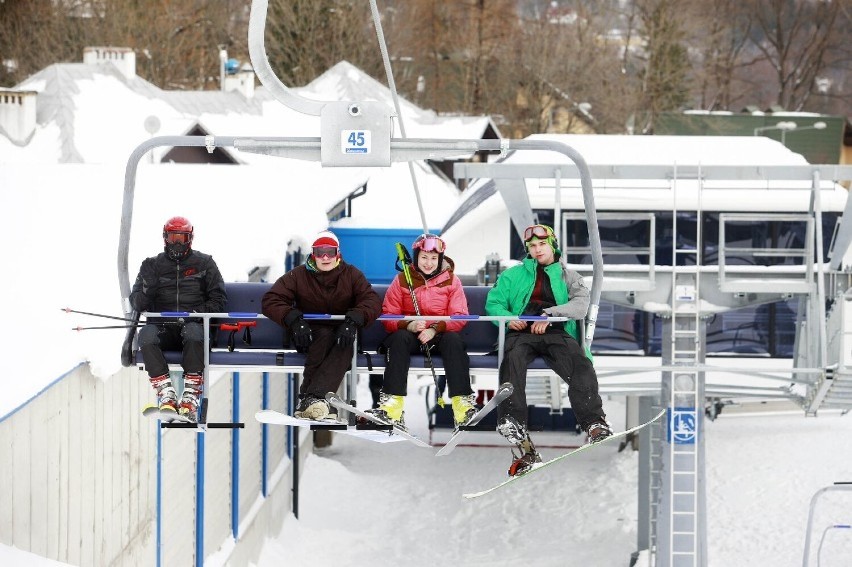 Sezon narciarski nabiera rozpędu. Zobacz, jak narciarze bawią się w Zieleńcu