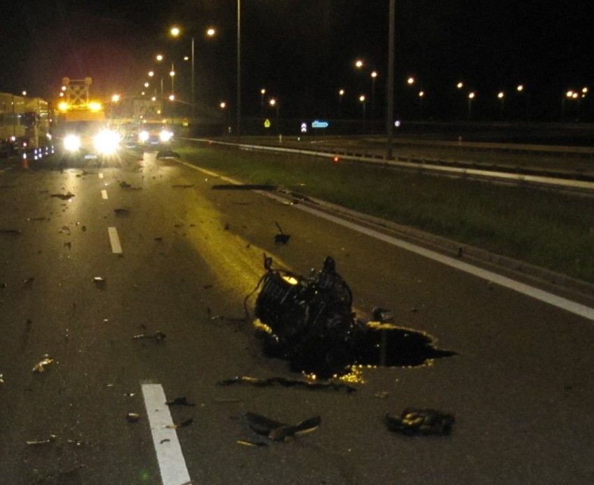 Śmiertelny wypadek na autostradzie A1 obok Włocławka. Nie żyje mężczyzna, 4 osoby w szpitalu [zdjęcia]