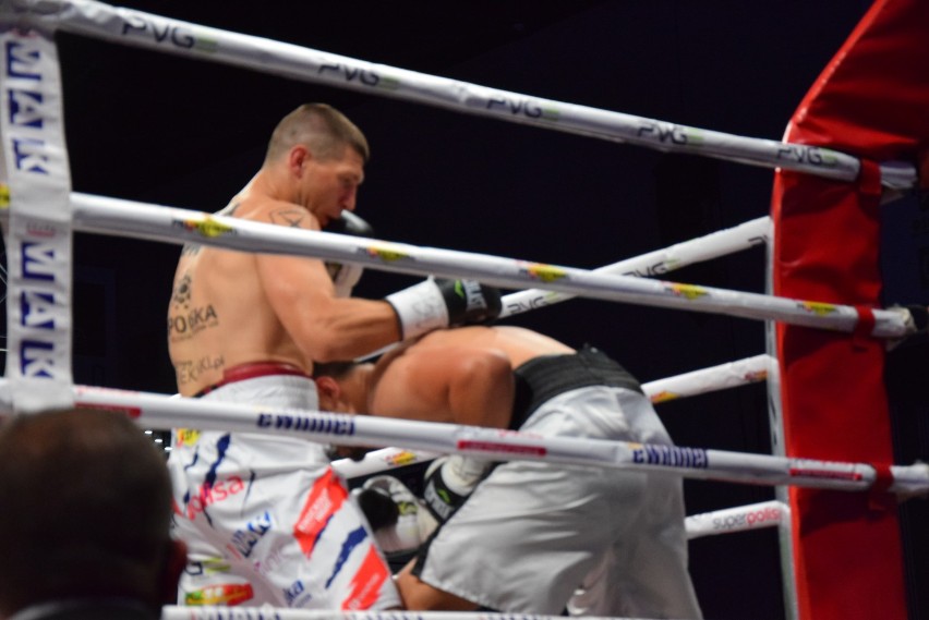 Knockout Boxing Night 12. Pięściarskie święto w Suwałkach. W walce wieczoru Maciej Sulęcki [Zdjęcia]