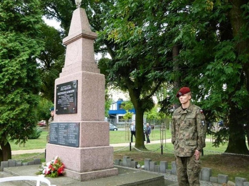 Karszniccy Bohaterowie to żołnierze AK - poinformuje o tym nowa tablica na odowionym pomniku