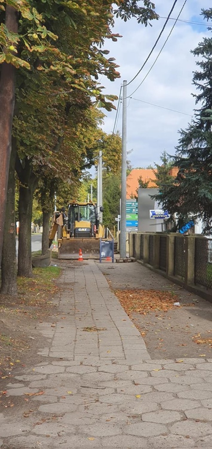 Chodnik na Al. Wojska Polskiego coraz bliżej. Rozpoczął się kolejny etap prac