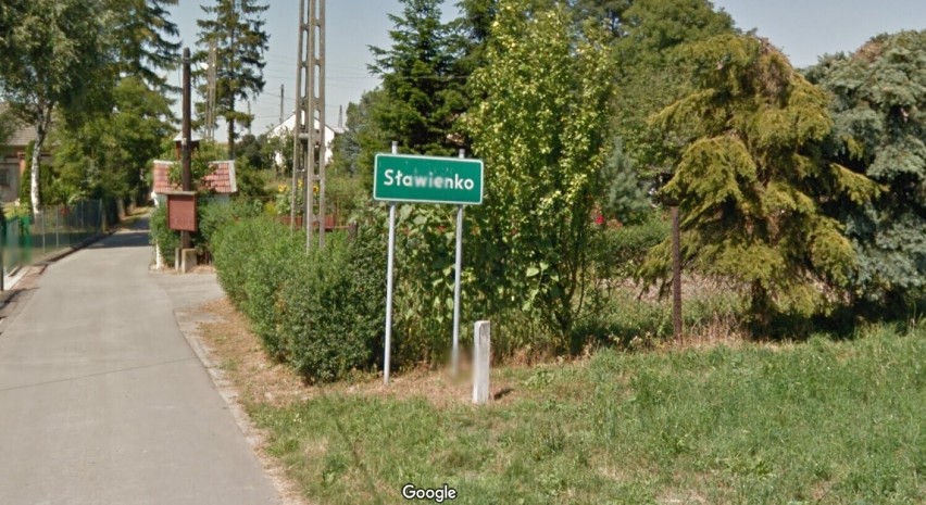 To jedna z najmniejszych miejscowości na Śląsku - wygląda jak wieś widmo! Żyje tu zaledwie 9 osób. Jest pośrodku pól...