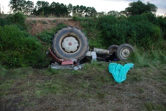 Bukowice: Ciągnik przygniótł pijanego kierowcę