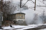 Pożar nieczynnego tunelu pod torowiskiem w Głogowie. To miejsce koczowania bezdomnych