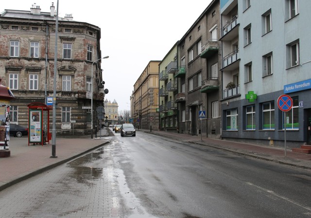 Ulica Kraszewskiego od lat wymaga remontu. Na jej stan od dawna narzekają kierowcy i piesi