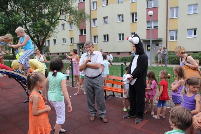 Place zabaw w Pile przybyły na osiedlach spółdzielni