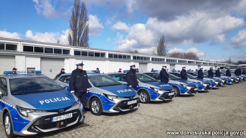 Nowoczesne radiowozy hybrydowe trafią również do Zgorzelca. Dolnośląscy policjanci dostaną 38 aut