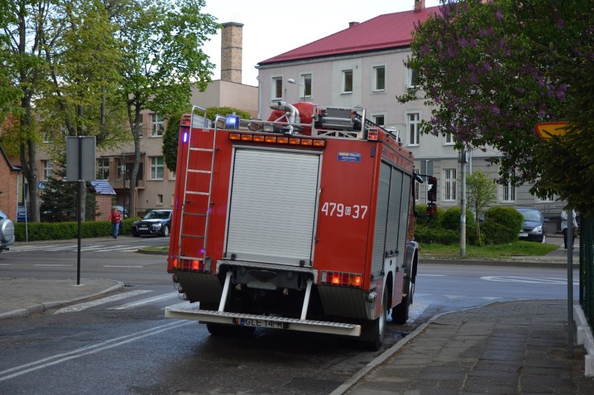 Alarm bombowy w lęborskich szkołach. Ewakuacja setek uczniów. Matury rozpoczęły się z opóźnieniem