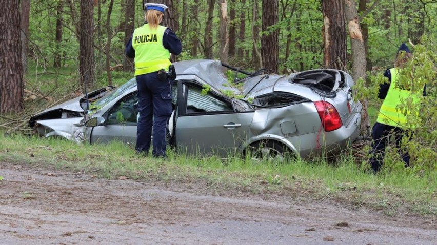 Pod Goleniowem dachował nissan. Kierowca - pijany! [ZDJĘCIA]