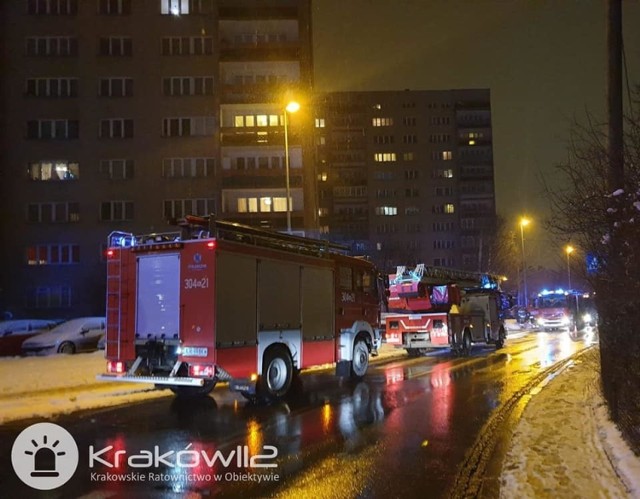 W piątek, 15 stycznia, w bloku na ul. Bieżanowskiej doszło do pożaru szybu windowego. Pożar objął kabinę windy, która znajdowała się na 10 piętrze. Konieczna była ewakuacja 11 mieszkańców. Na szczęście nikt nie ucierpiał.