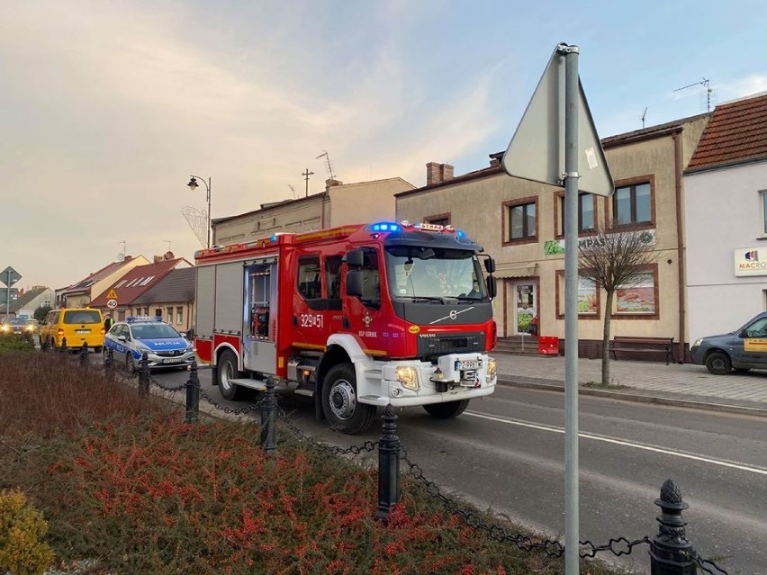 Tragiczny wypadek w Bninie. Jedno z aut uderzyło w dom