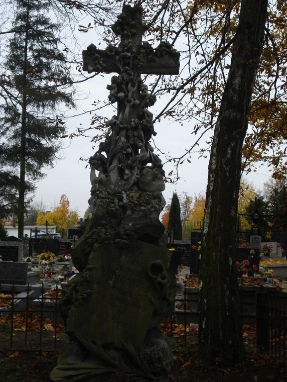 Czekamy też na Wasze zdjęcia. Jak wygląda Wszystkich Świętych na Waszych cmentarzach. Przysyłajcie je na a.ciekot@kurierlubelski.pl