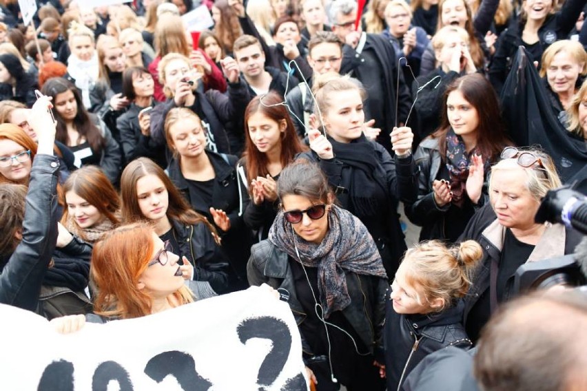 Czarny Poniedziałek powróci? Ogólnopolski Strajk Kobiet...