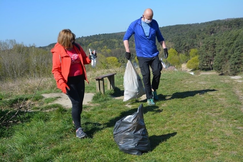 Akcja sprzątania muraw rozpoczęła się 22 kwietnia.