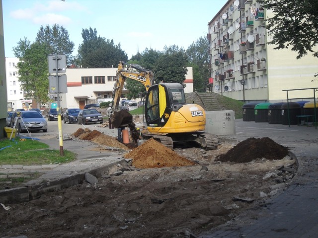 Przebudowa ul. Legionów w Ustce trwa. Prace ruszyły 13 lipca i postępują z dnia na dzień. Realizacja robót przewidziana jest do grudnia 2020 roku, ale wykonawca przewiduje ich zakończenie w listopadzie.