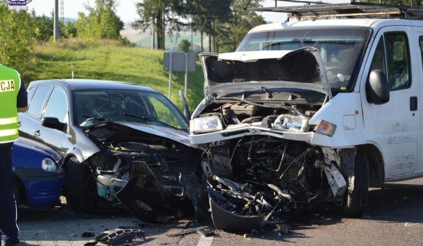 Wypadek na DK 17 pod Tomaszowem Lubelskim: Kierowcę oślepiło...