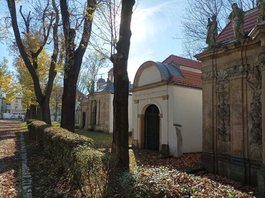 Przy kościele łaski w Jeleniej Górze był cmentarz. W XIX...