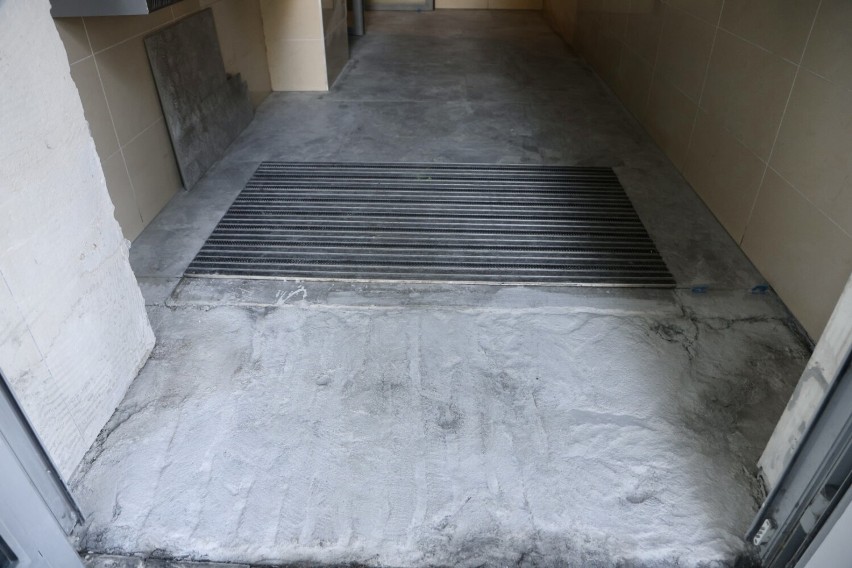 Trwa remont klatki schodowej w bloku przy ul. Bora...