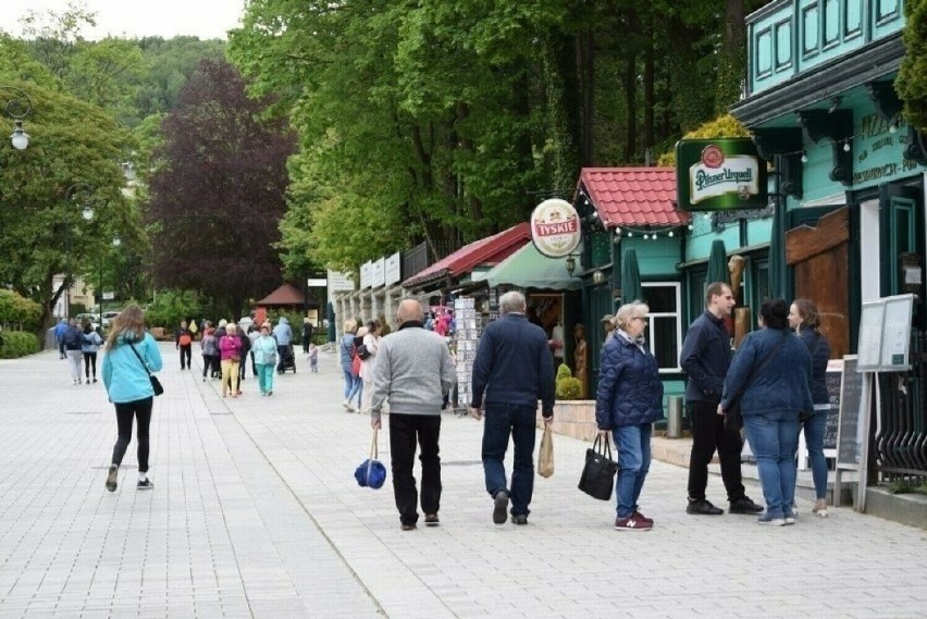 Korki na rondzie w Krynicy-Zdrój to zmora turystów i mieszkańców. W końcu jest rozwiązanie uciążliwego problemu. Czy to wystarczy?