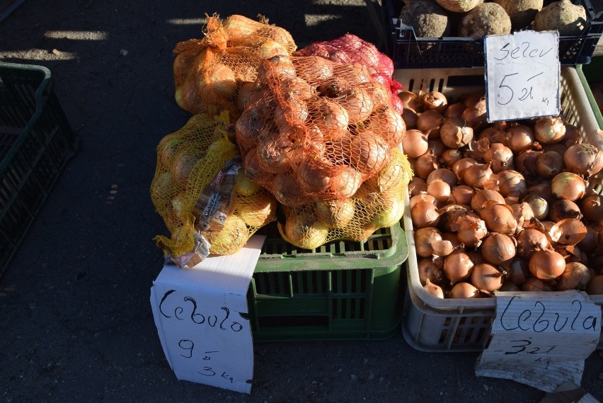 Cebula - 9 zł za 3 kg.