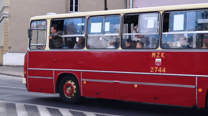 Parada zabytkowych autobusów przejechała ulicami Bydgoszczy [zdjęcia, wideo] 
