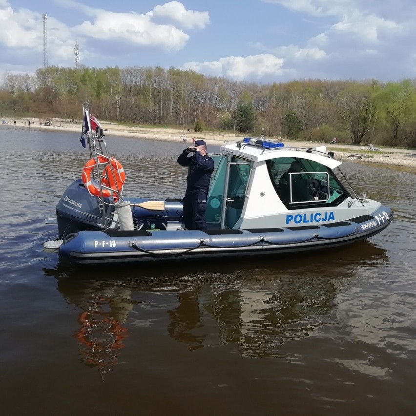 Policja wodna już pilnuje bezpieczeństwa na Zalewie Sulejowskim [ZDJĘCIA]